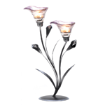 Slender calla lilies in a sophisticated shade of pewter add Art Deco elegance to any room. A glamorous decoration that’s gorgeous by day, and entrancing by night when filled with quiet candlelight!